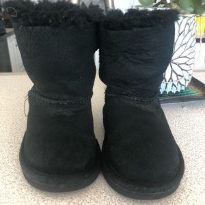 Ugg boots girls size 5 Bailey bow black